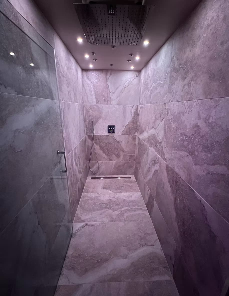 Suite Oak tropical hammam shower with three water outlets and six misting jets