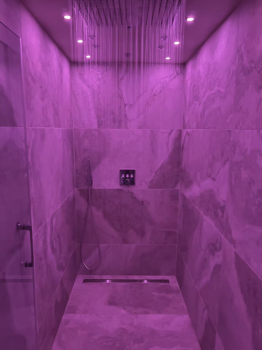 Suite Oak hammam shower with purple lighting, misting jets and double ceiling head